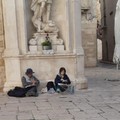 Giapponesi nel centro storico di Giovinazzo per dipingere  "en plein air "