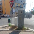 Rifiuti abbandonati in via Toselli: «Ogni santo giorno così»