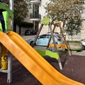 Ripristinati i giochi di piazzetta Jacobellis: collaudo  "speciale " per il sindaco