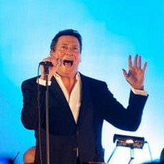 Tony Hadley conclude con successo la rassegna  "Luci e Suoni a Levante "