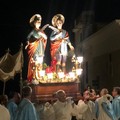 Le effigi dei Santi Medici in processione a Giovinazzo. LE FOTO