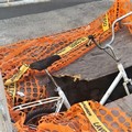 Clamoroso a Giovinazzo: una bici in uno scavo in strada