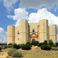 «Amleto, la colpa, la riparazione», il teatro che nasce dal basso di “Senza Piume” in scena a Castel del Monte