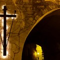 Inizia la Quaresima: a mezzanotte accesa la grande croce in via Cattedrale