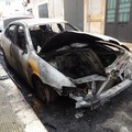 A fuoco tre auto parcheggiate distanti in via Redipuglia