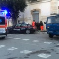 Caccia a un'auto, Carabinieri si schiantano in pieno centro. Feriti due militari