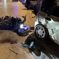 Violento scontro fra auto e moto in via Bari, centauro in ospedale