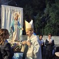 L'Associazione Medaglia Miracolosa e quell'abbraccio a Mons. Vincenzo Turturro