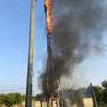 In fiamme un ripetitore della telefonia tra Giovinazzo e Bitonto