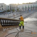 Lavaggio strade, ogni venerdì all'alba operatori in azione a Giovinazzo