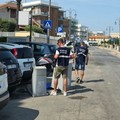 Versavano rifiuti liquidi sul lungomare Marina Italiana, due denunciati