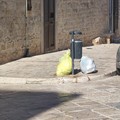 Continua l'abbandono di rifiuti in via Madonna degli Angeli. Nessuno interviene