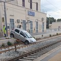 Veicolo sui binari: disagi alla circolazione ferroviaria tra Santo Spirito e Giovinazzo