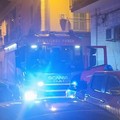 Fiamme nella notte: distrutte due auto, danneggiata una terza