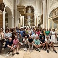Monsignor Basile benedice i 60enni affidandoli a Maria SS di Corsignano