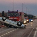 16 Adriatica, auto si ribalta. Un ferito