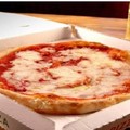 Un ristoratore giovinazzese dona pizze agli utenti del Centro d’Ascolto “San Vincenzo de’ Paoli”