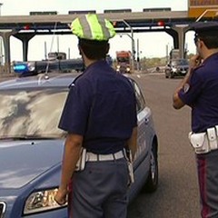 Affiancato e rapinato un portavalori sull'A14