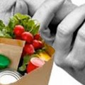 Raccolta di alimenti ed indumenti nei giorni pasquali