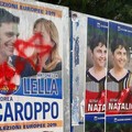 Manifesti elettorali di destra imbrattati con stelle a cinque punte