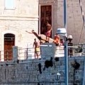 Tuffi da via Marina e da Palazzo Vescovile: a Giovinazzo un gioco potrebbe diventare tragedia