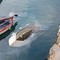 Barca rovesciata nel porto di Giovinazzo riversa carburante in acqua