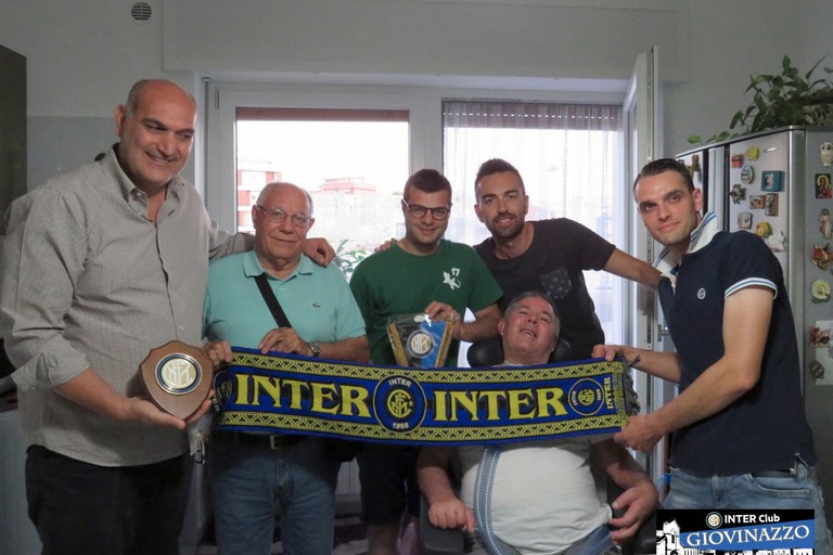 Angelo Depalma con i soci dell'Inter Club Giovinazzo