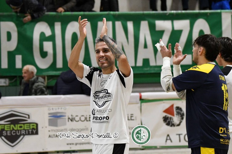 Divanei Alexandre Menino