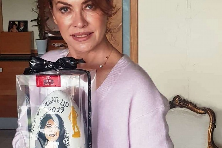 Elena Sofia Ricci con l'uovo di Giotti