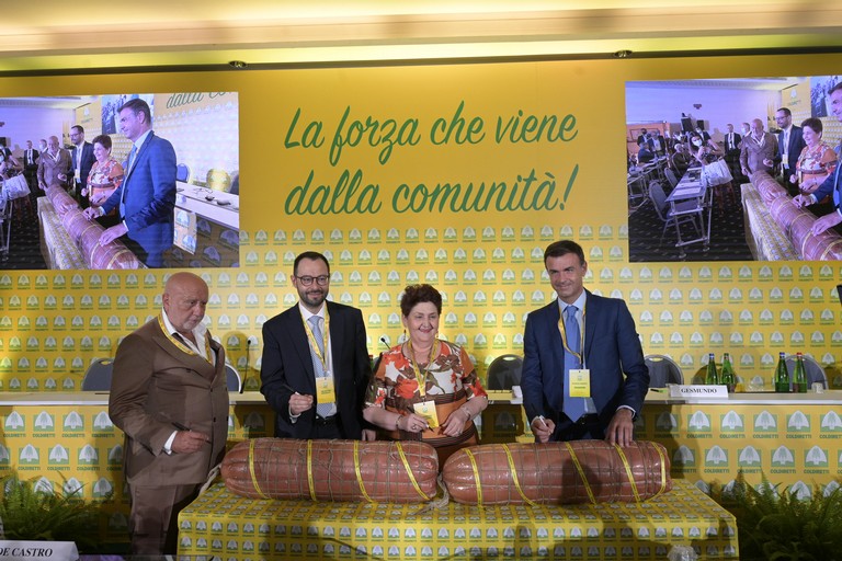 Firma decreto salva-etichetta
