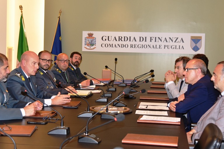 La convenzione tra la Guardia di Finanza e l'Arpa Puglia