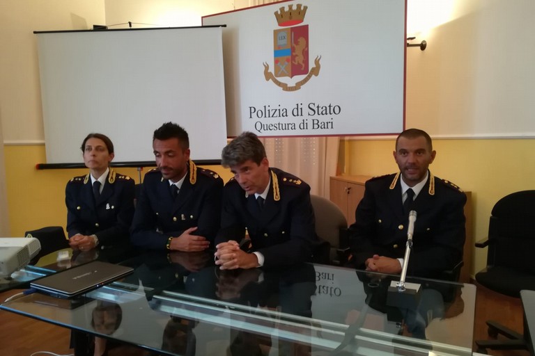 La conferenza stampa della Polizia di Stato