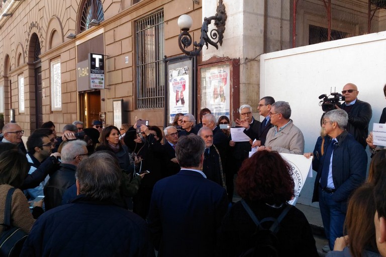 Giornalisti in piazza a Bari