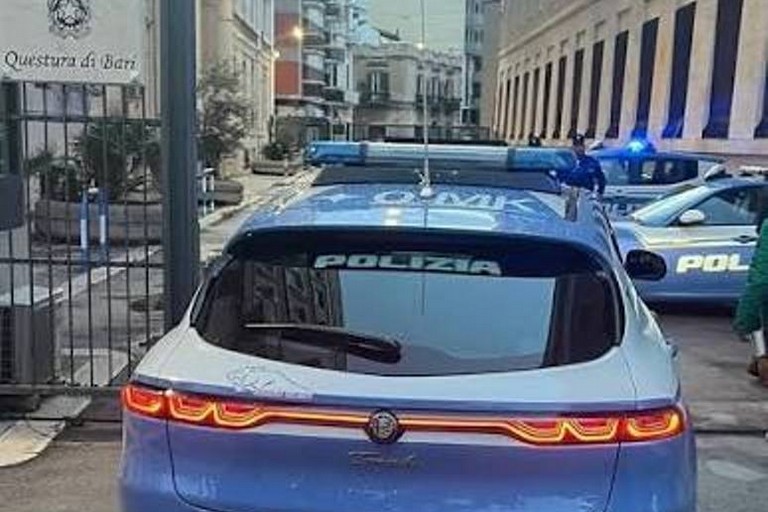 Droga venduta vicino a scuole e bar, scatta un Daspo urbano