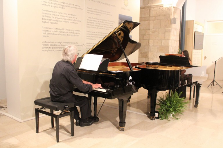 Ferrari e la Fortunato al pianoforte. <span>Foto Gianluca Battista</span>