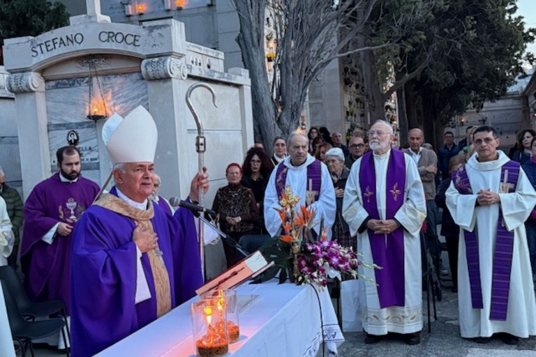 Mons. Domenico Cornacchia - commemorazione defunti. <span>Foto Marzia Morva</span>