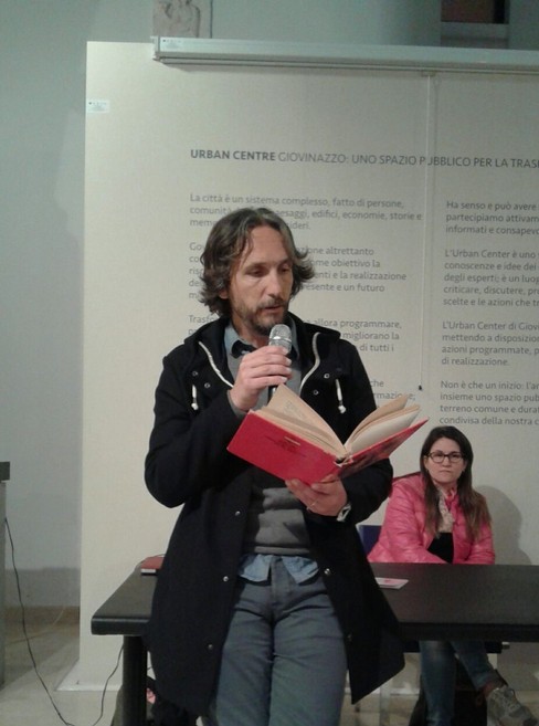 Damiano Nirchio durante una lettura. <span>Foto Gabriella Serrone</span>