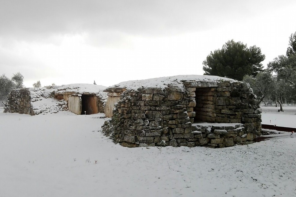 Il Dolmen di San Silvestro innevato. <span>Foto Giuseppe Dalbis</span>