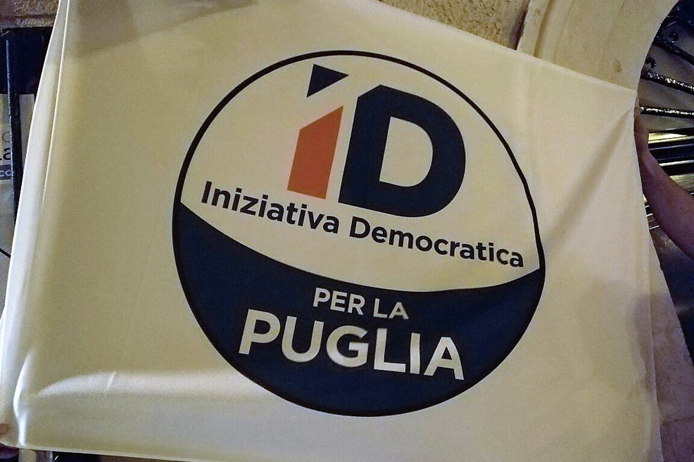 La bandiera di Iniziativa Democratica