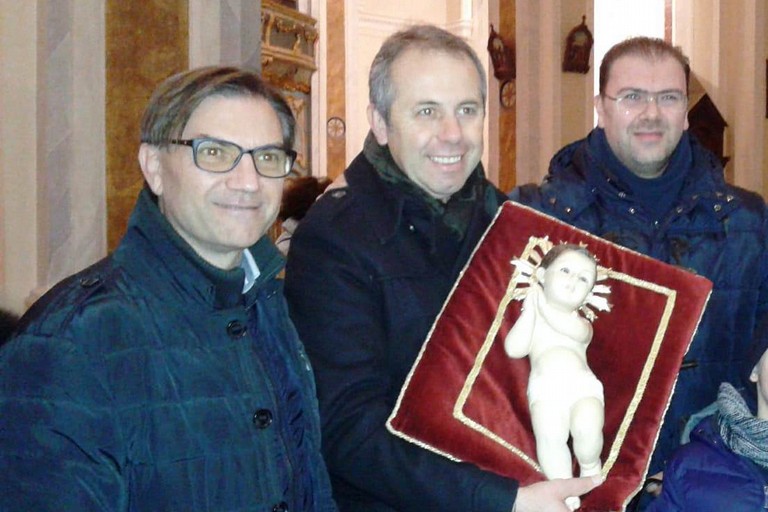 Il Sindaco, don Andrea e Gaetano Dagostino. <span>Foto Gabriella Serrone</span>