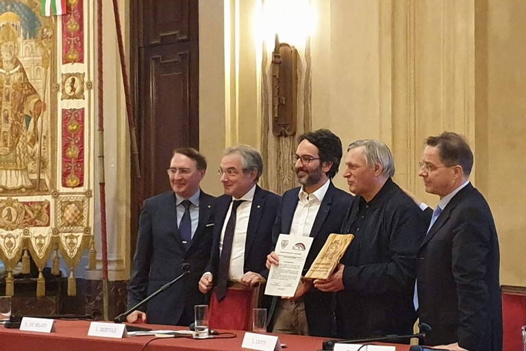 don Ciotti riceve il premio