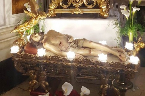 Il Cristo Morto restaurato. <span>Foto Confraternita SS Sacramento</span>