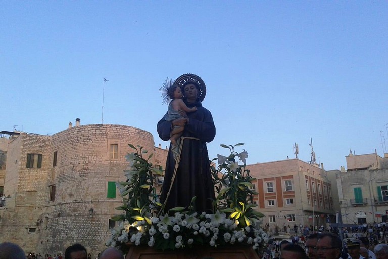 Sant'Antonio di Padova sulla banchina di Ponente. <span>Foto Gabriella Serrone</span>