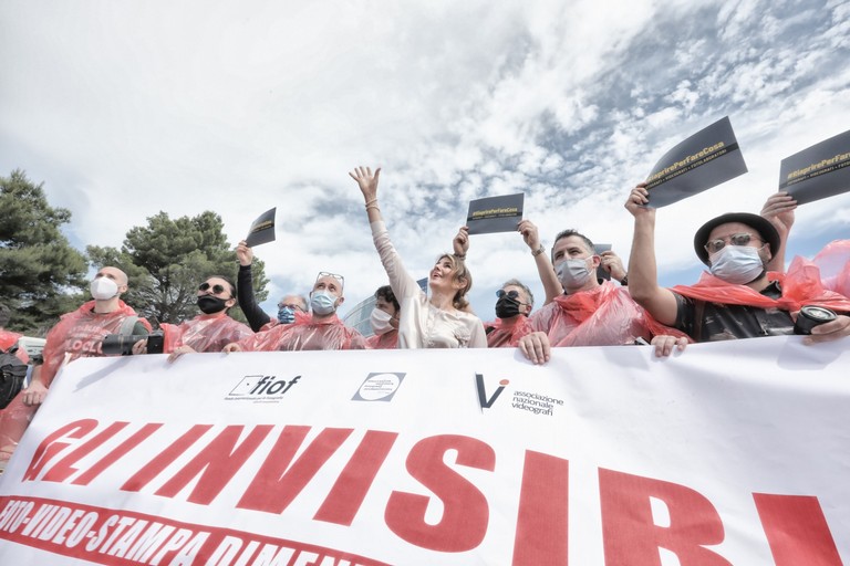 La protesta dei fotografi. <span>Foto Mimmo Depergola</span>