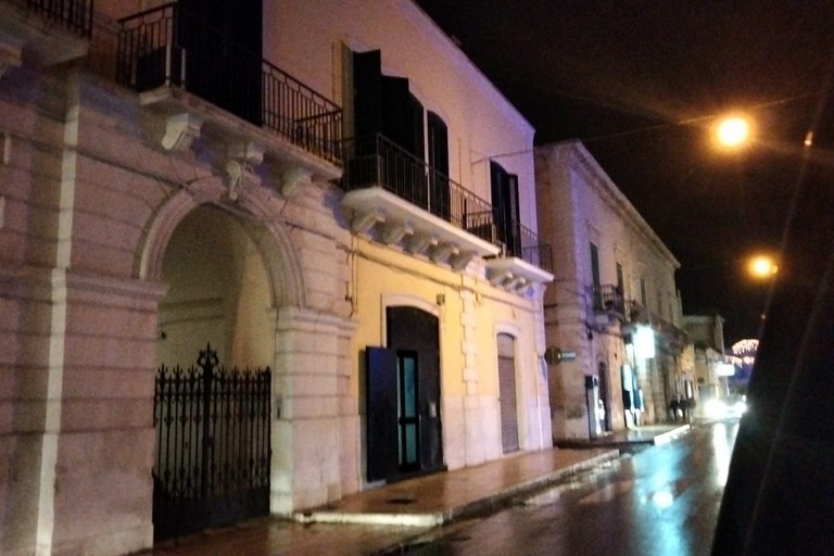 Il palazzo di via Bari dove è avvenuto il crollo del solaio
