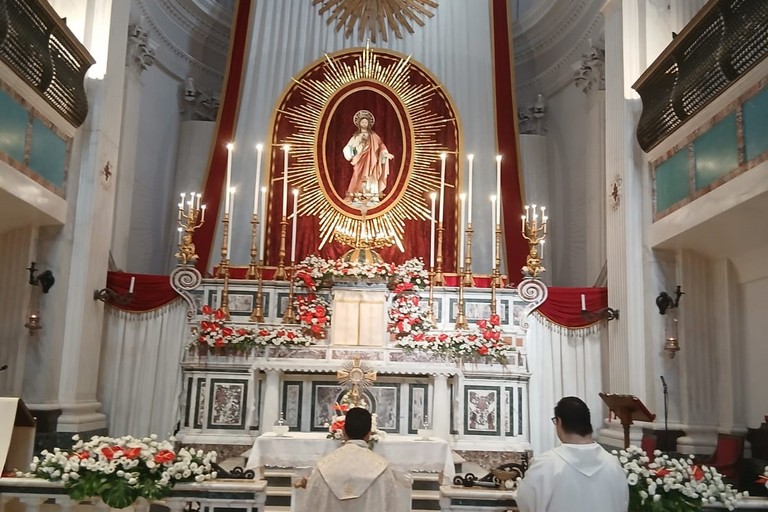 Benedizione altare maggiore con Sacro Cuorr. <span>Foto Giangaetano Tortora</span>