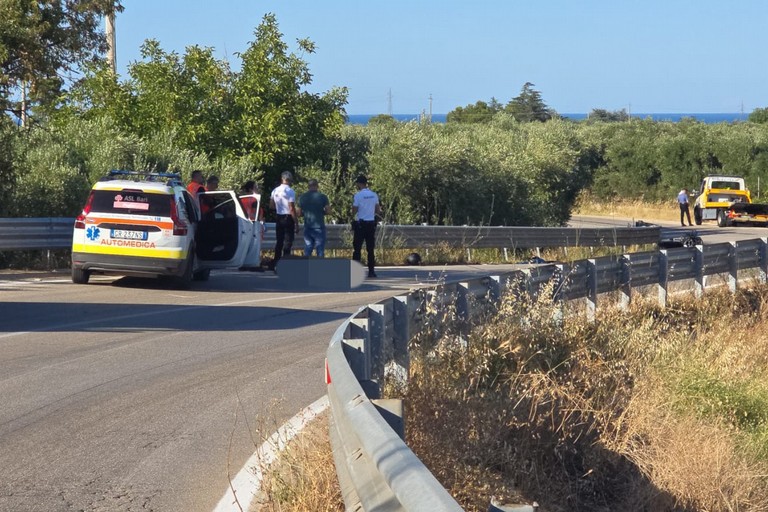 Impatto fra auto e moto sulla Giovinazzo-Terlizzi: muore un 65enne
