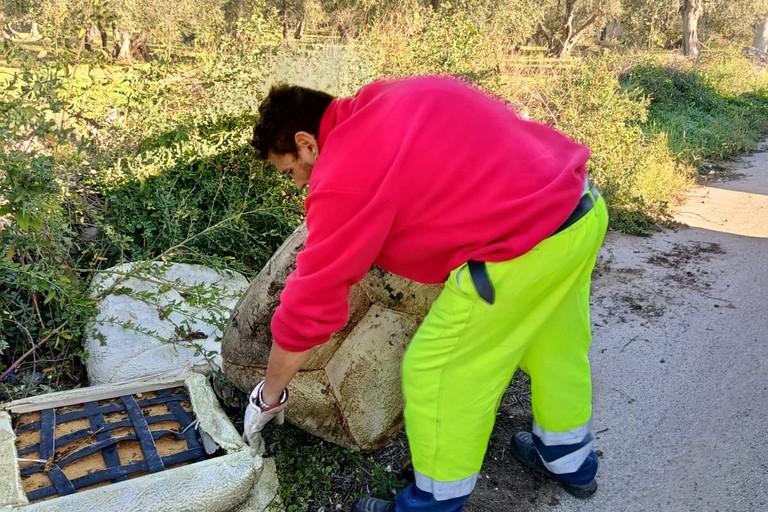 Rimozione rifiuti nell'agro