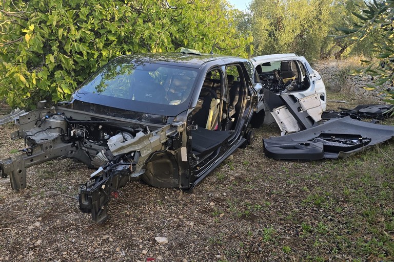 Le due auto cannibalizzate ritrovate dalle Guardie Campestri