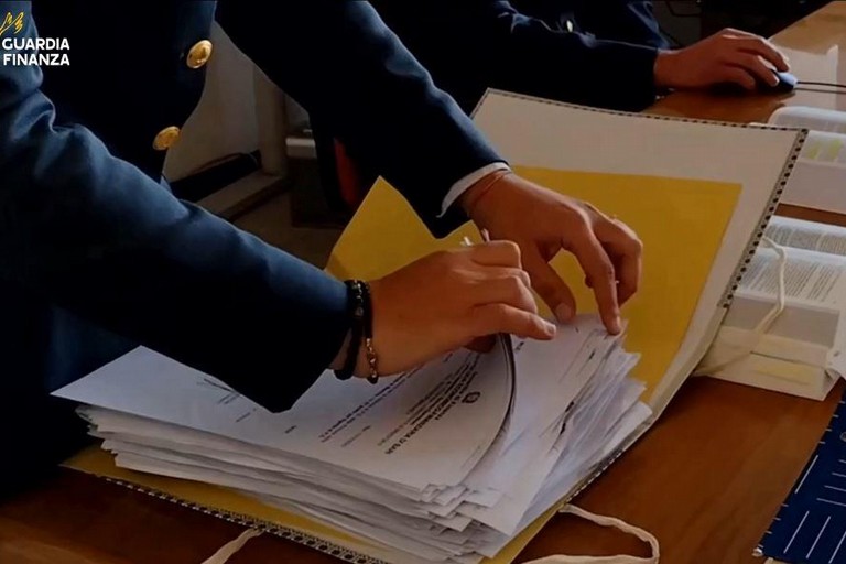 Fatture false per 1,3 milioni di euro, sequestrati 600mila euro a 22 imprese